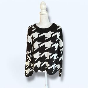 Black & White Soft Sweater Size Medium NWOT